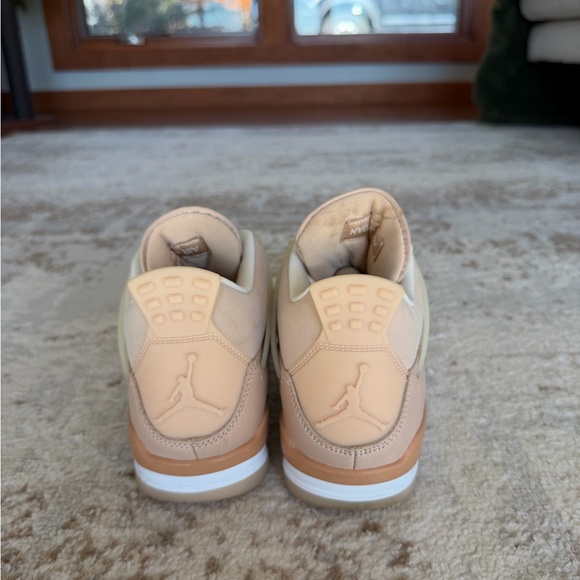 Air Jordan Retro 4 Sneakers - Picture 4 of 7